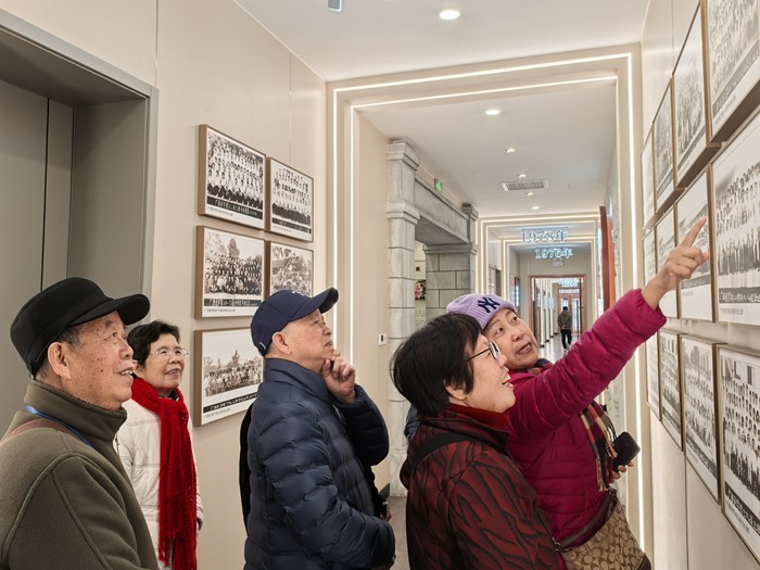 铭记历史  砥砺前行——博彩app下载
离退休党支部开展“传承优秀传统，弘扬优秀文化” 主题党日活动 第 2 张