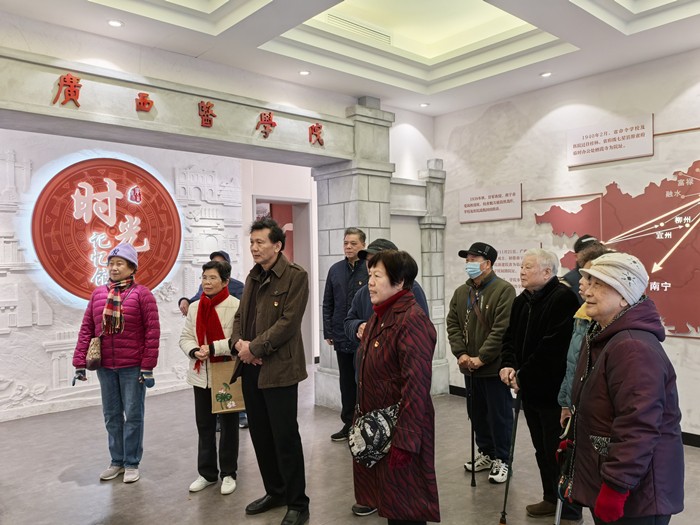 铭记历史  砥砺前行——博彩app下载
离退休党支部开展“传承优秀传统，弘扬优秀文化” 主题党日活动 第 1 张