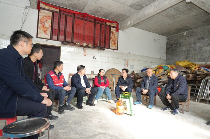 曾志羽校长带队到博彩app下载
定点帮扶村马山县里当瑶族乡龙琴村开展乡村振兴调研慰问 第 1 张