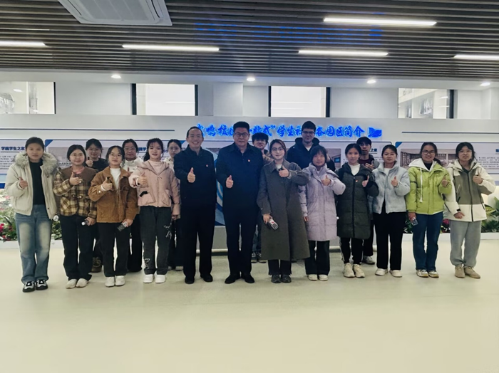 校领导深入博彩app下载
开展“手拉手”联系党支部及低年级大学生入党积极分子活动 第 3 张