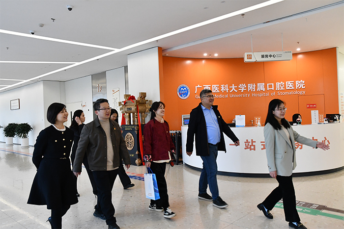 参观五象门诊部(官网).jpg 参观五象门诊部(官网).jpg