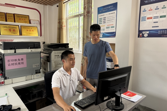 接力奋进新征程 医者初心践于行——博彩app下载
口腔颌面外科党支部谢庆条赴马山县龙琴村担任驻村第一书记 第 2 张