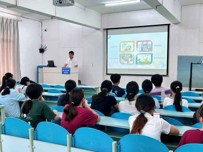 【暑期实践】青春筑梦乡村 培训赋能成长——博彩app下载
开展2025年暑期“三下乡”社会实践培训会 第 1 张