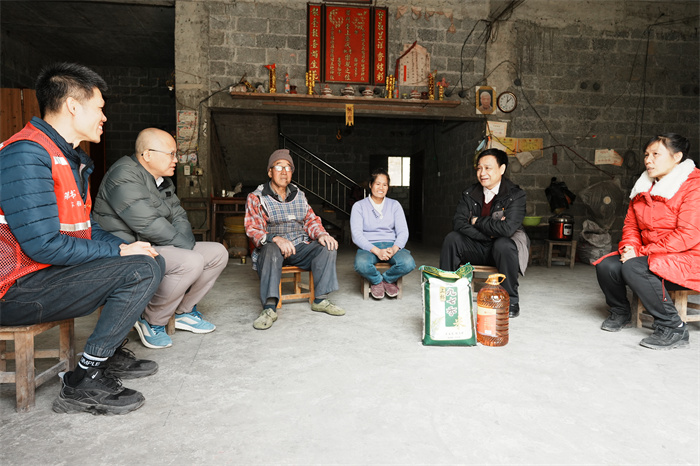 博彩app下载
党委书记韦锦斌带队赴马山县里当瑶族乡龙琴村开展新春慰问走访活动 第 5 张 博彩app下载
党委书记韦锦斌带队赴马山县里当瑶族乡龙琴村开展新春慰问走访活动 第 5 张