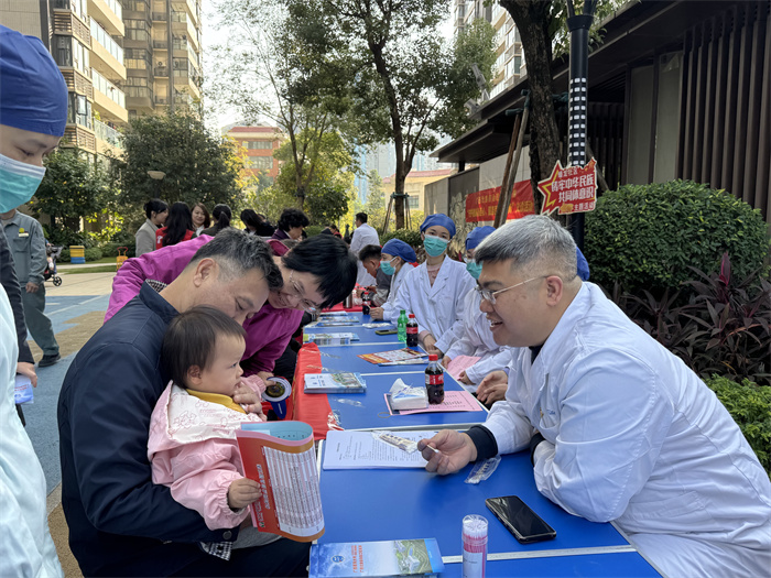 关注口腔健康 共享美好生活——博彩app下载
儿牙与公卫党支部走进五象蟠龙社区 第 2 张