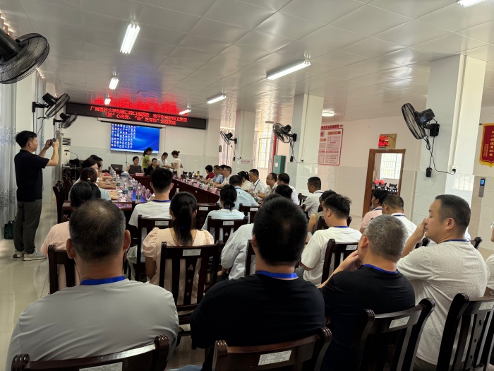 党建联建聚合力 健康惠民暖中沙——博彩app下载
颌面外科党支部赴桂平市中沙镇开展“医心向党 齿生有你”主题活动 第 2 张 党建联建聚合力 健康惠民暖中沙——博彩app下载
颌面外科党支部赴桂平市中沙镇开展“医心向党 齿生有你”主题活动 第 2 张