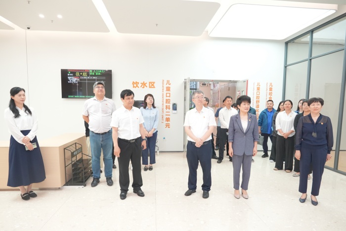 党建引领促发展 政医协同护齿健——博彩app下载
与五象新区规划建设管委会多个党支部开展党建联建活动 第 1 张 党建引领促发展 政医协同护齿健——博彩app下载
与五象新区规划建设管委会多个党支部开展党建联建活动 第 1 张