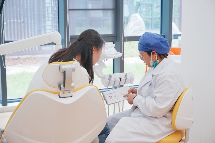 党建引领促发展 政医协同护齿健——博彩app下载
与五象新区规划建设管委会多个党支部开展党建联建活动 第 8 张 党建引领促发展 政医协同护齿健——博彩app下载
与五象新区规划建设管委会多个党支部开展党建联建活动 第 8 张